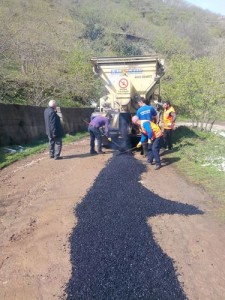 Mahalle yollarında bakım ve onarım çalışmaları sürüyor