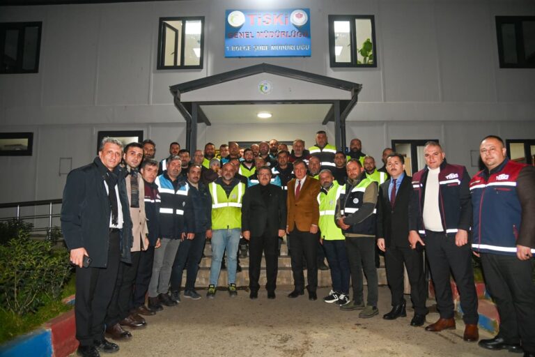 BAŞKAN GENÇ’TEN YILBAŞINDA GÖREV YAPAN PERSONELE ZİYARET