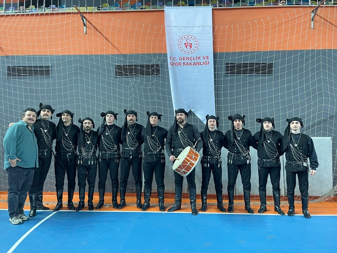 Halk Oyunlarında Çifte Şampiyon